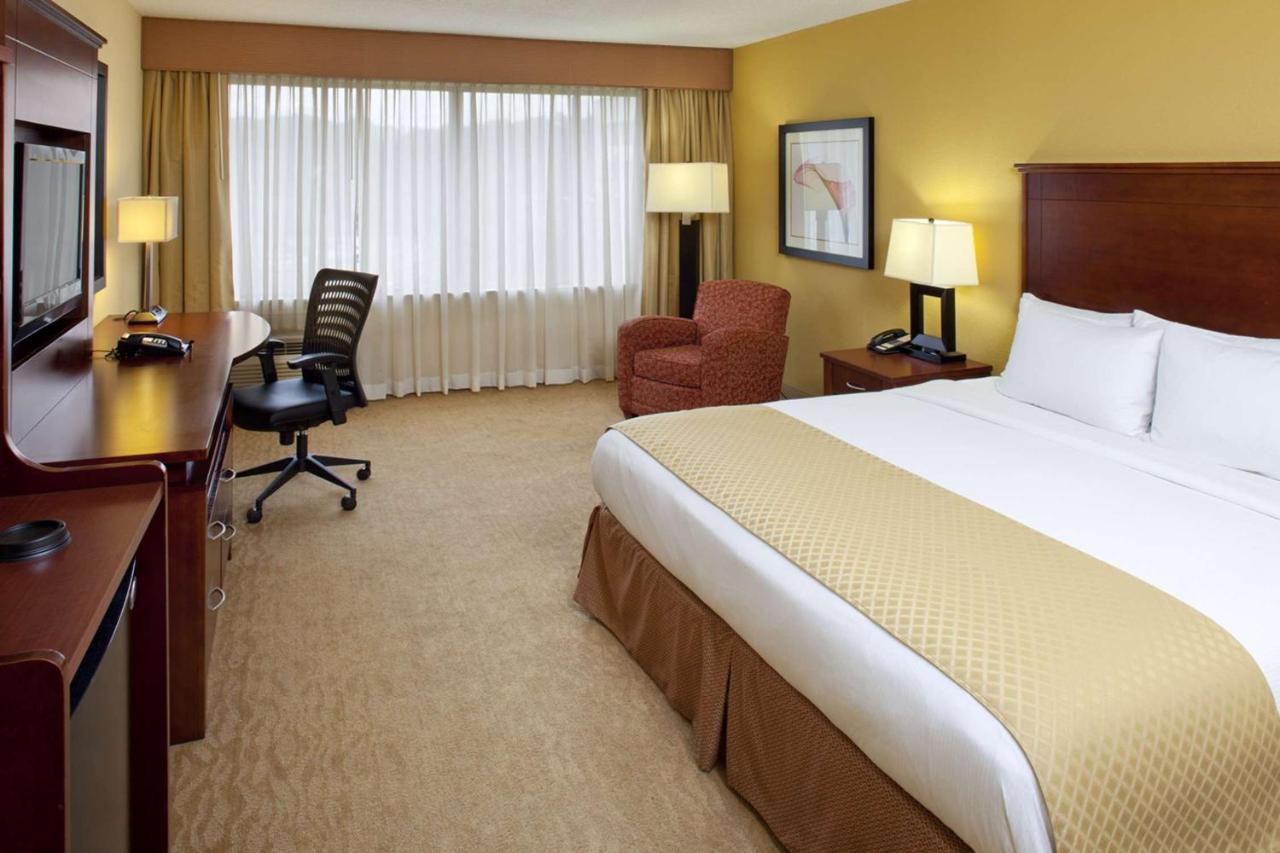 Doubletree By Hilton Fayetteville Extérieur photo