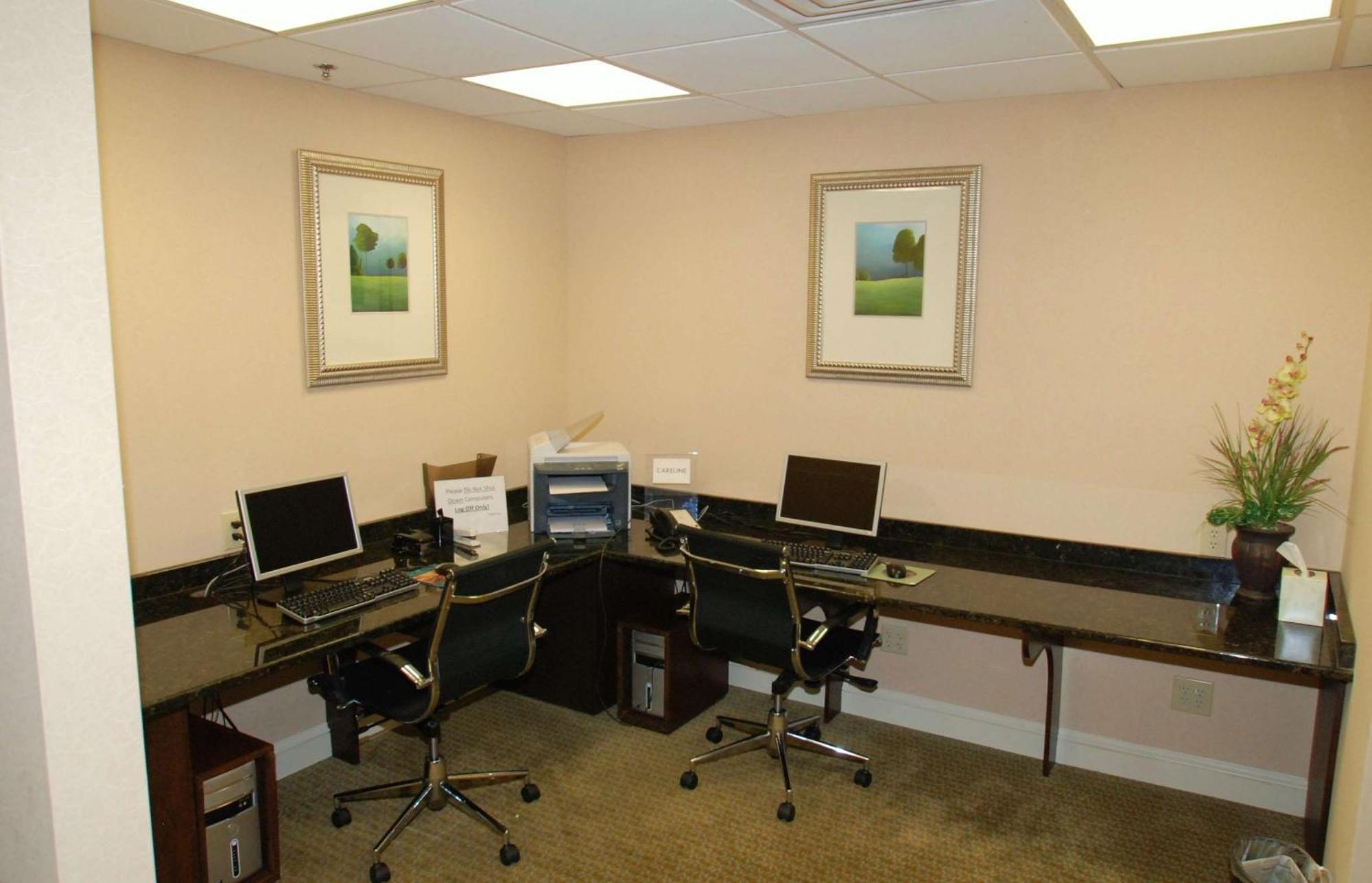 Doubletree By Hilton Fayetteville Extérieur photo