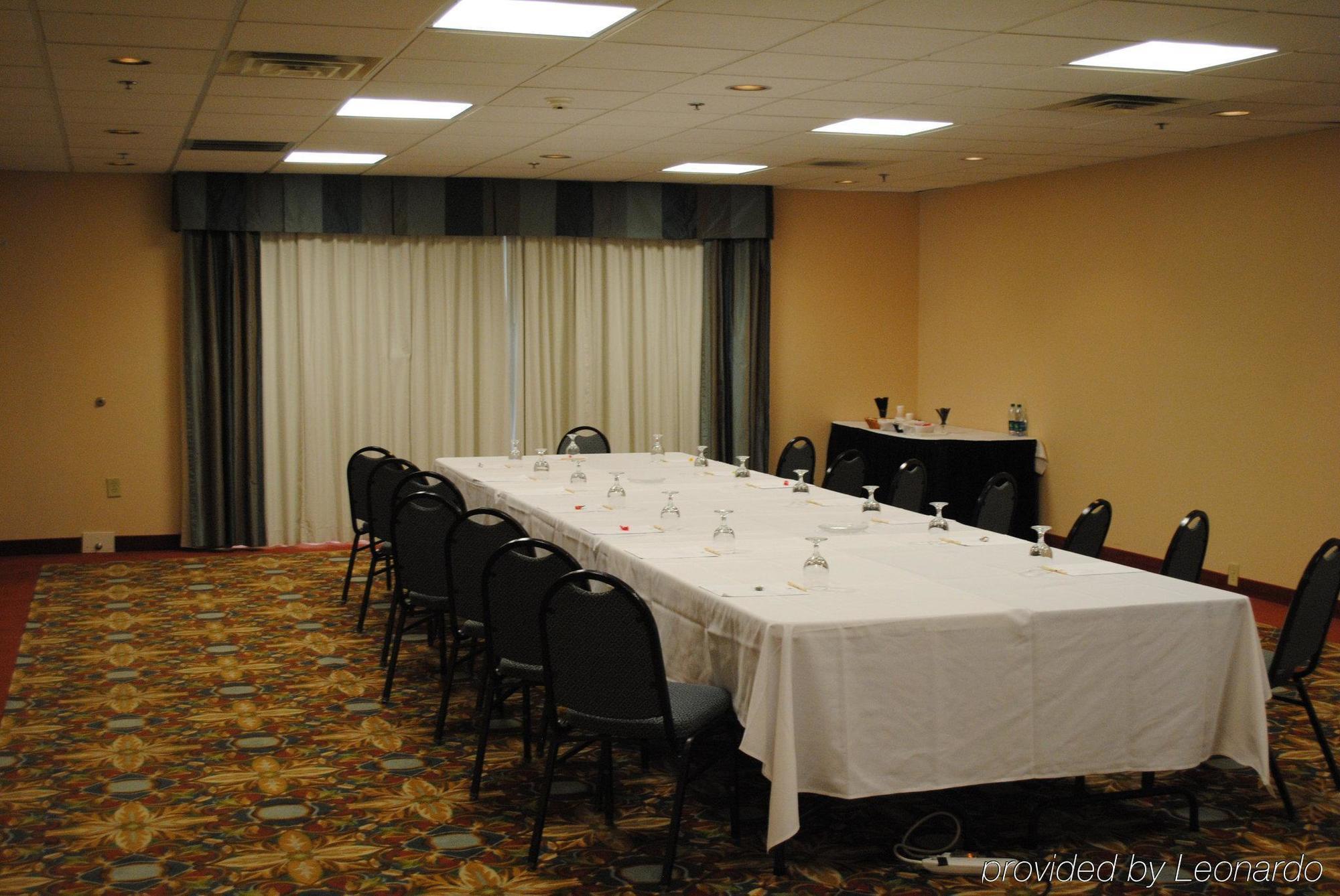Doubletree By Hilton Fayetteville Extérieur photo