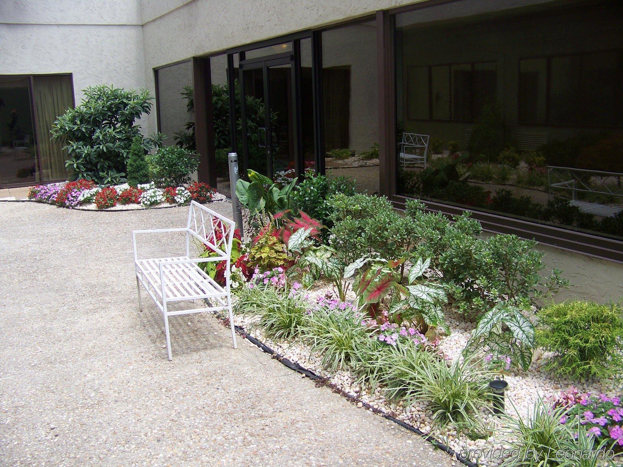 Doubletree By Hilton Fayetteville Extérieur photo