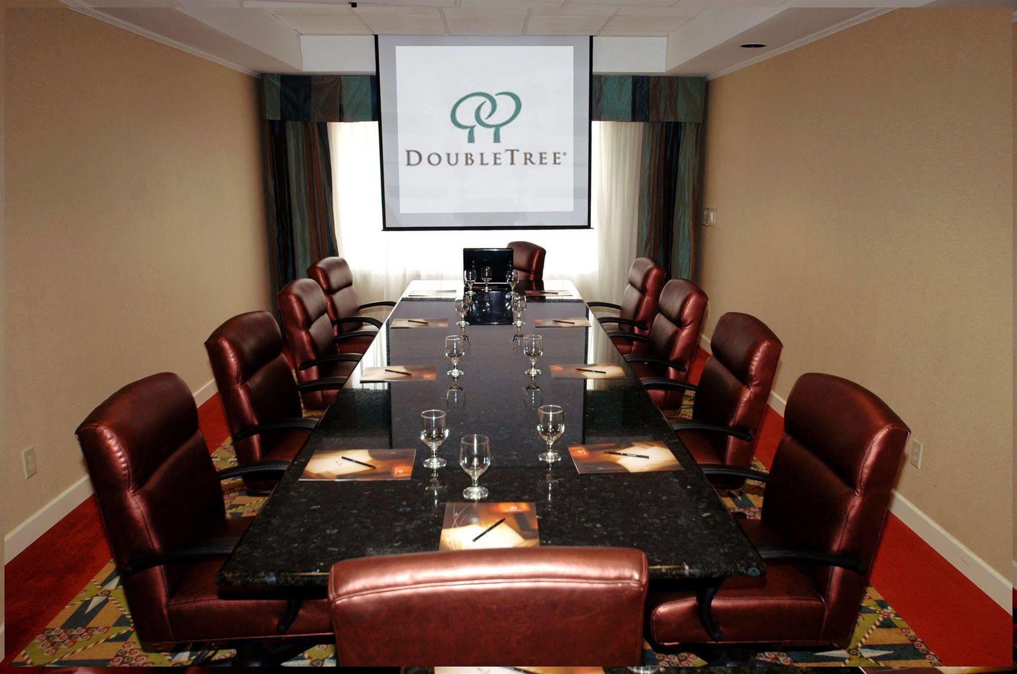 Doubletree By Hilton Fayetteville Extérieur photo